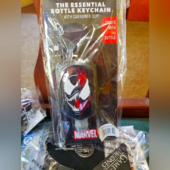 Venom Carnage Rubber Keychain Bottle Holder Marvel Spiderman Bioworld Stan Lee - Picture 1 of 2